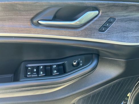 Used 2024 Jeep Grand Cherokee L Limited w/ Luxury Tech Group II image 19