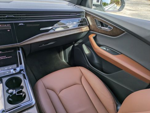 Used 2025 Audi Q8 Premium w/ Convenience Package image 19