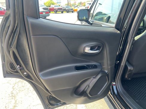 Used 2023 Jeep Renegade Altitude AWD/4WD image 41