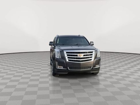 Used 2018 Cadillac Escalade ESV Luxury image 3