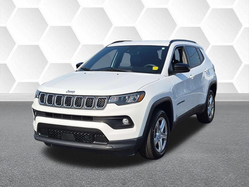 Used 2023 Jeep Compass Latitude AWD/4WD image 7