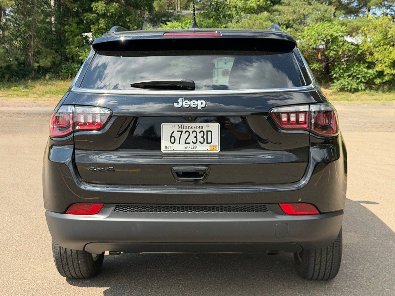 Used 2024 Jeep Compass Latitude w/ Convenience Group AWD/4WD image 4