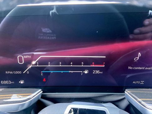 Used 2025 Cadillac Escalade Premium Luxury image 25