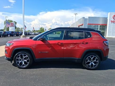 Used 2025 Jeep Compass Limited AWD/4WD image 10