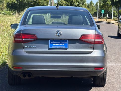 Used 2017 Volkswagen Jetta SE FWD image 4