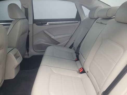 Used 2018 Volkswagen Passat 2.0T R-Line FWD image 18
