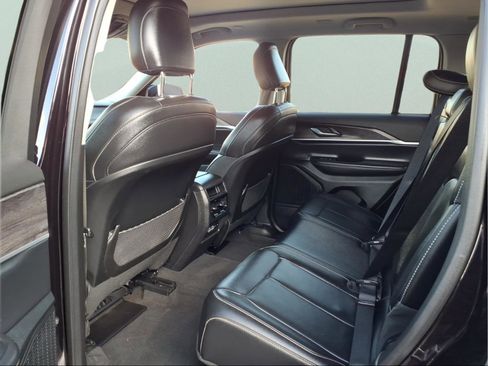 Used 2023 Jeep Grand Cherokee Limited image 9