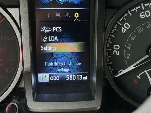 Used 2022 Toyota Tacoma TRD Sport w/ Technology Package image 18