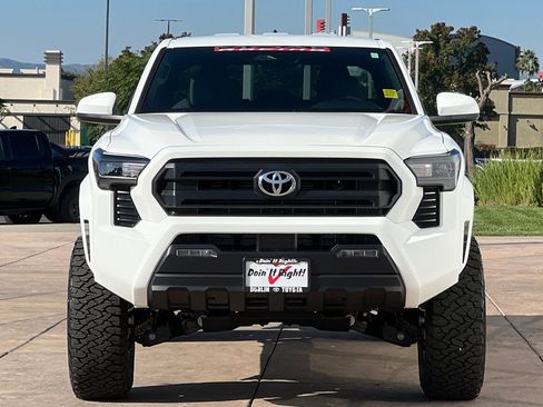 Used 2025 Toyota Tacoma SR5 image 10
