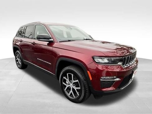 Used 2025 Jeep Grand Cherokee Limited AWD/4WD image 9