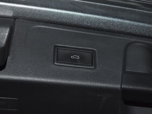 Used 2023 Volkswagen Atlas SE image 33