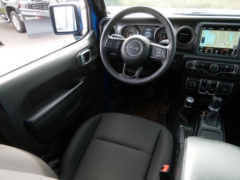 Certified 2023 Jeep Gladiator Sport image 9