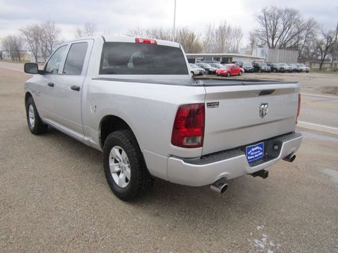 Used 2016 RAM 1500 Express RWD image 4