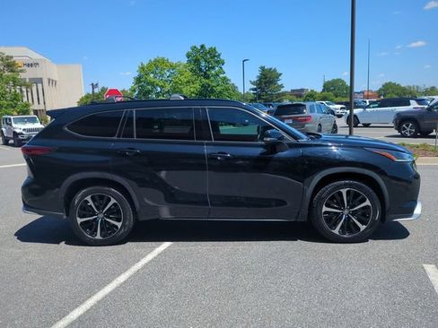 Used 2021 Toyota Highlander XSE FWD image 3
