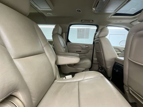 Used 2014 Cadillac Escalade ESV Premium image 16