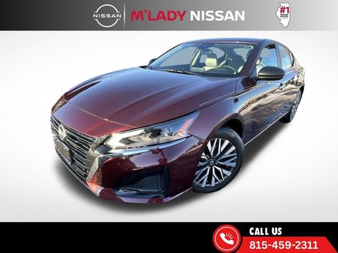 Used 2024 Nissan Altima 2.5 SV image 2