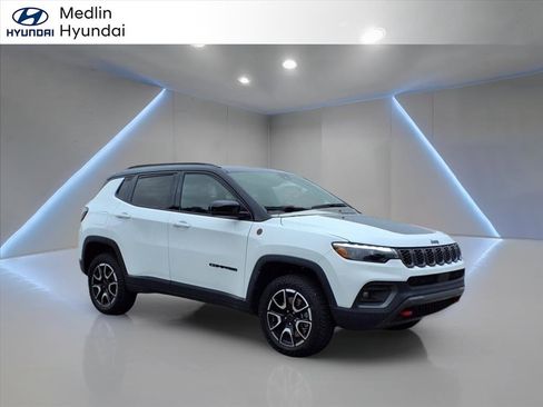 Used 2025 Jeep Compass Trailhawk w/ Trailhawk Elite Group image 21