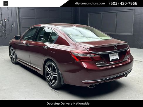 Used 2017 Honda Accord Touring image 5