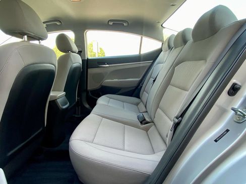 Used 2020 Hyundai Elantra SE FWD image 25