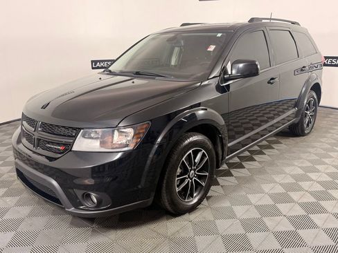Used 2019 Dodge Journey SE w/ Connectivity Group FWD image 2