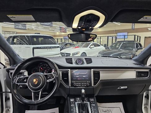 Used 2017 Porsche Macan Turbo AWD/4WD image 29