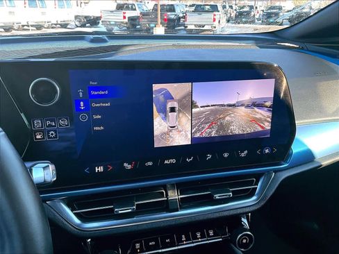 Used 2025 Chevrolet Equinox EV LT w/ Convenience Package image 18