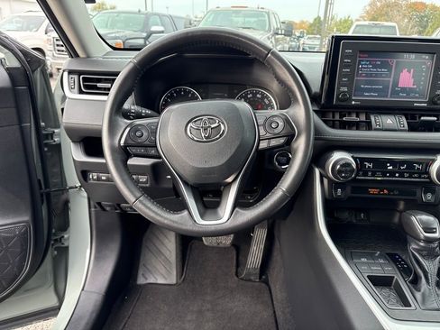 Used 2020 Toyota RAV4 XLE Premium image 13