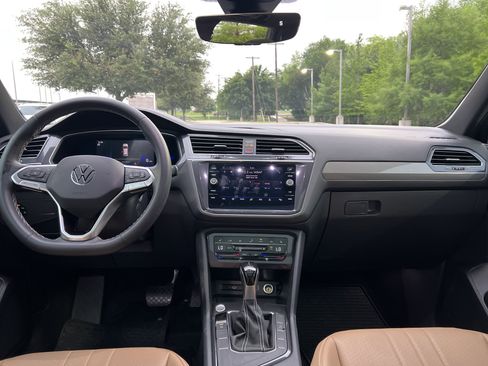Certified 2023 Volkswagen Tiguan SE w/ Panoramic Sunroof Package FWD image 26