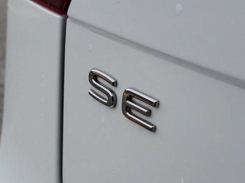 Used 2024 Volkswagen Tiguan SE AWD/4WD image 35