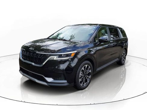 Used 2022 Kia Carnival EX FWD image 3