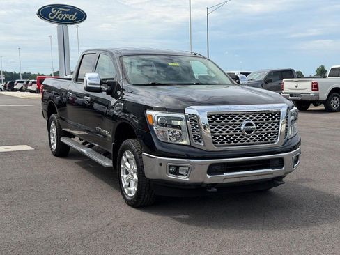 Used 2017 Nissan Titan SL AWD/4WD image 3
