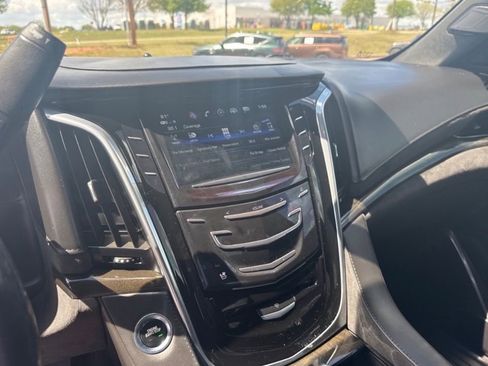 Used 2020 Cadillac Escalade Platinum AWD/4WD image 7