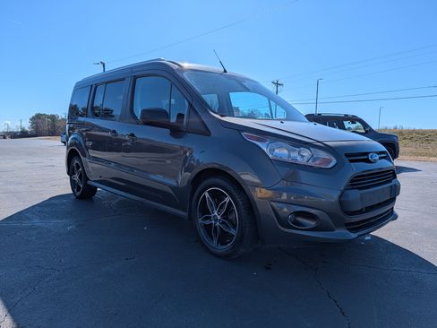 Used 2017 Ford Transit Connect XLT image 4