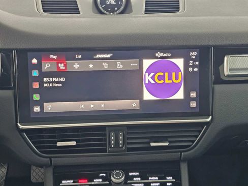 Used 2023 Porsche Cayenne Platinum Edition image 25