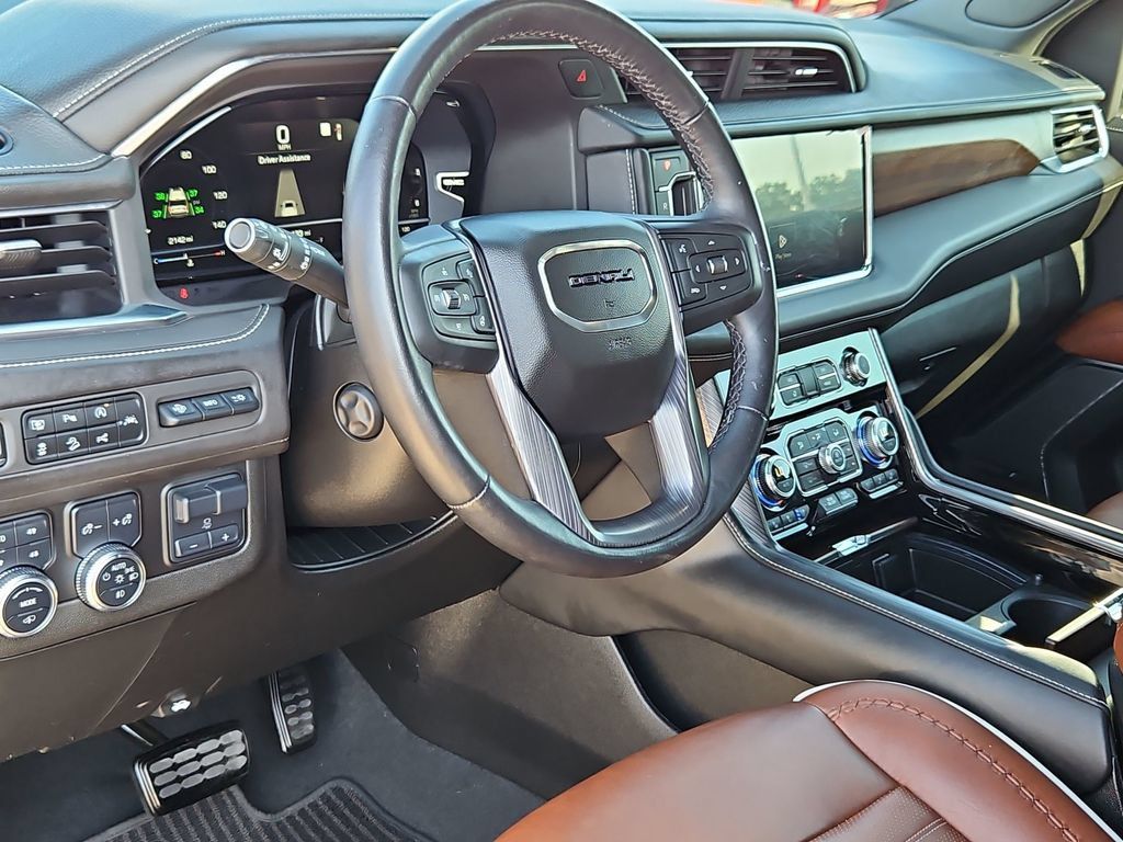 Used 2023 GMC Yukon Denali Ultimate AWD/4WD image 10
