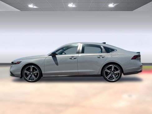 Used 2024 Honda Accord Sport image 2