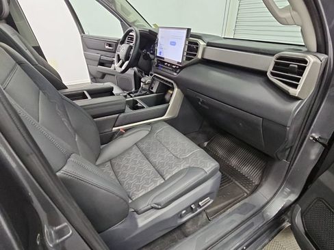 Used 2024 Toyota Tundra Limited AWD/4WD image 38