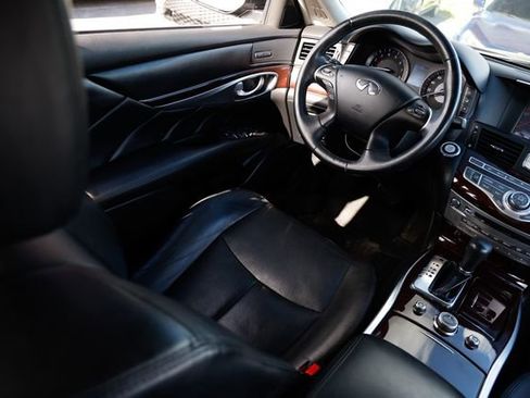 Used 2017 INFINITI Q70 3.7 image 22