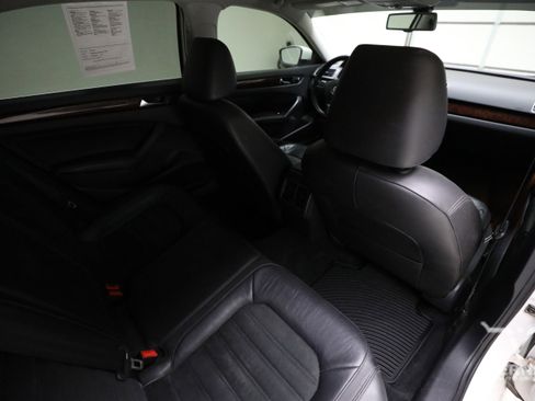 Used 2013 Volkswagen Passat TDI SEL Premium FWD image 12