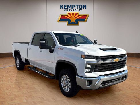 Used 2024 Chevrolet Silverado 2500 LT AWD/4WD image 8