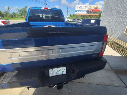 Used 2022 Ford F350 Platinum AWD/4WD image 6