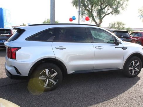 Used 2022 Kia Sorento S image 5
