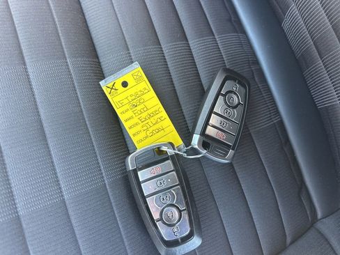 Used 2025 Ford Explorer ST-Line w/ Premium Package image 38