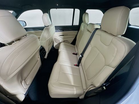 Used 2023 Jeep Grand Cherokee Limited w/ Luxury Tech Group II image 28