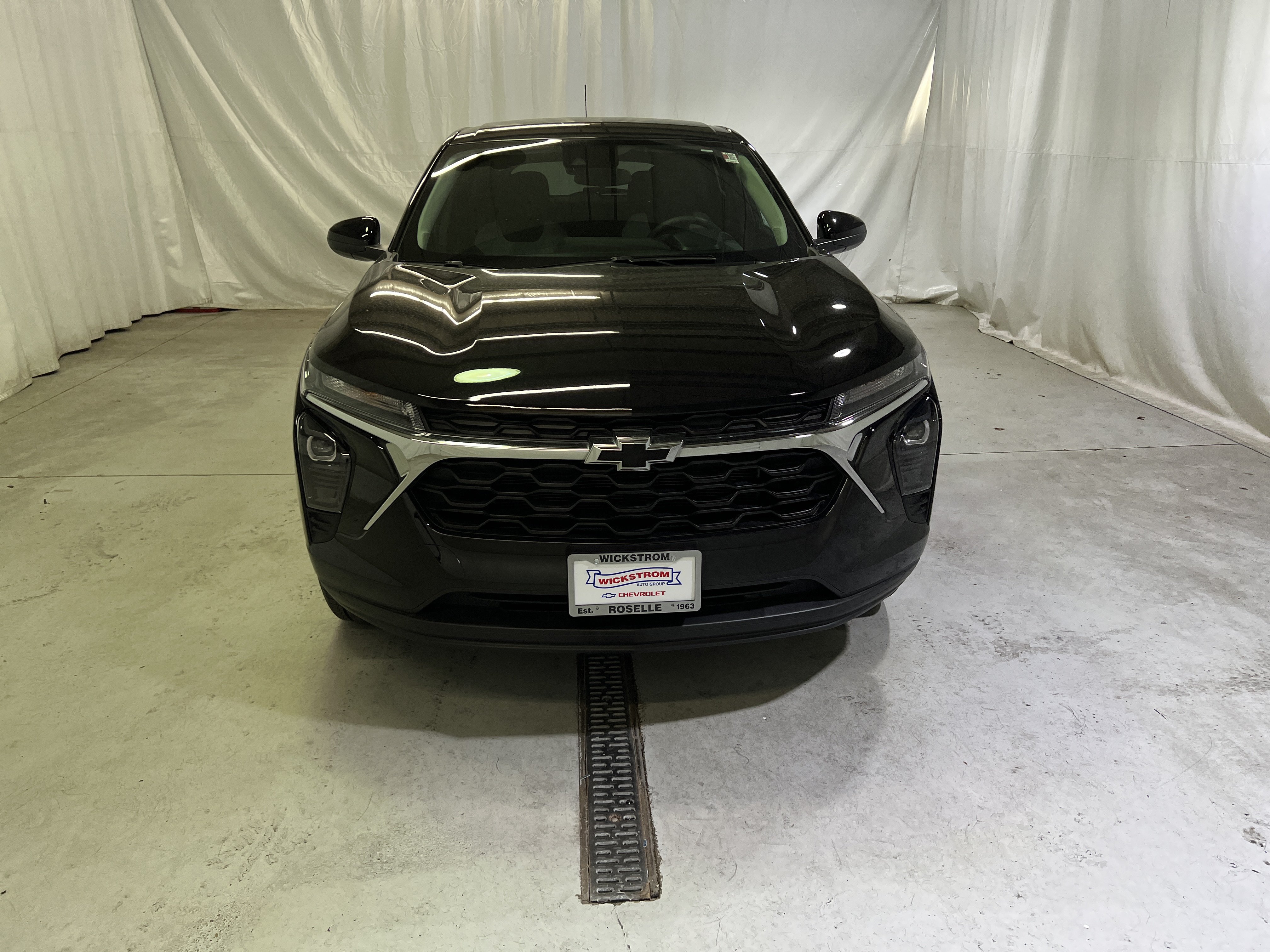 Used 2025 Chevrolet Trax LS w/ LS Convenience Package FWD image 4