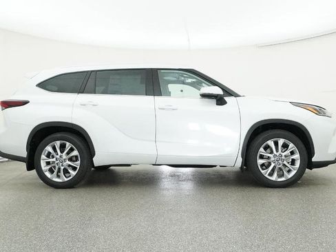 New 2026 Toyota Highlander Limited image 32