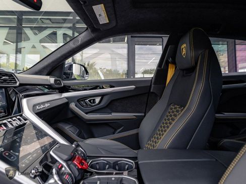 Used 2024 Lamborghini Urus S image 22
