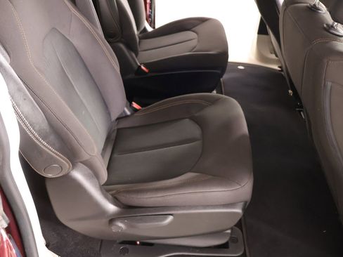 Used 2020 Chrysler Pacifica Touring image 15