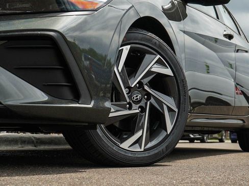 Certified 2025 Hyundai Elantra Sport image 5