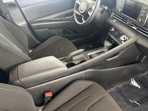 Used 2023 Hyundai Elantra SEL w/ Winter Weather Package FWD image 21